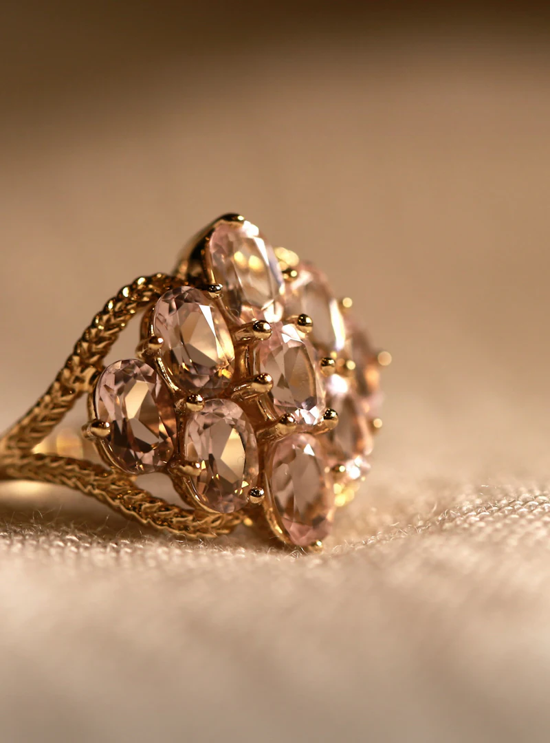 Goldring mit Diamanten